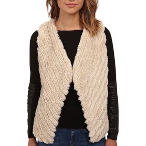 BB DAKOTA by STEVE MADDEN Keith Faux Fur Beige‎ Open Vest